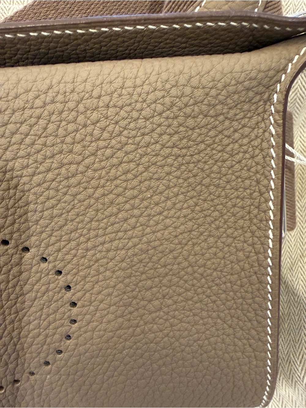Hermès Videpoches Crossbody Bag in Etoupe Togo Leather - Picture 6 of 6
